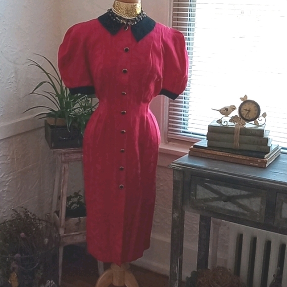 Vintage Dresses & Skirts - Vintage Form Fitting Silk Dress